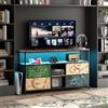 JDEFARF Cassettiera porta TV, con prese di corrente e luci LED, 4 cassetti in tessuto, cassettiera con finitura in PU, console multimediale con contenitore per soggiorno (colore: M)