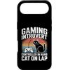 Introvert Gamer Cat Lover Retro Custodia per iPhone Air Gioco introverso controller in mano gatto sul giro retrò