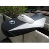 labelbike - Kit Copri Sella Moto Scooter Sedile Copertura Protezione Antiscivolo compatibile con KYMCO 300R XCITING 300 R - Colore Bianco Nero