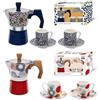 MA MAISON Set Caffettiera + 2 Tazzine per Caffè Porcellana e Alluminio Caffettiera Moderna a Fantasia Set Regalo Idea Regalo Pausa Relax (Fantasy - Blu o Rosso)