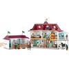Schleich 42551 HORSE CLUB Scuderia per cavalli in riva al lago, per bambini dai 5 ai 12 anni, HORSE CLUB - set da gioco (la confezione può variare)