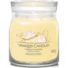 Yankee Candle Candela profumata firmata, candela media in barattolo alla vaniglia con doppio stoppino, miscela di cera di soia, candela a lunga combustione, regalo perfetto per le donne