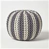 HOMESCAPES Pouf in 100% cotone lavorato a maglia, rotondo, con imbottitura a righe, 40 x 35 cm, colore: bianco sporco e grigio