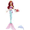 Mattel Disney Princess Ariel che nuota sirena bambola alla moda con delfino, figura di Sebastian e 4 accessori, giocattolo dell'acqua Ocean Friends