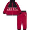 Jordan Scopri la Tuta Windbreaker per Ragazzo, progettata per offrire Comfort e Protezione nelle giornate Ventose. Ideale per Gli Appassionati di Sport e Moda, Questa Giacca Leggera e Resistent