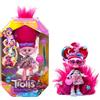 Mattel Trolls 3 - Tutti Insieme - Regina Poppy Magiche Acconciature, bambola con capelli di peluche trasformabili, abiti e 15+ accessori, look ispirato al film, giocattolo per bambini, 3+ anni, HNF16