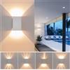 Planetitaly Applique led da esterno, Impermeabile IP65, Lampada parete 10w, doppia luce biemissione, Temperatura Naturale 4000K,1040 Lumen, Ideale Illuminare Ingresso, Facciate, Comodini, Corridoio, Negozio