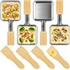 Kosmosta Confezione da 4 padelle quadrate in acciaio inox per raclette con manico extra lungo e impugnatura in bambù, 4 spatole in bambù, senza rivestimento, grandi padelle per raclette, accessori di