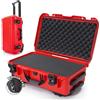 NANUK 935 - Valigia protettiva leggera e impermeabile in resina NK-7, con ruote e inserto in schiuma personalizzabile (56 cm x 36 cm x 23 cm) Omologata come bagaglio a mano (Rosso)
