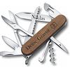 Victorinox Coltello da Tasca Wood in Legno con Incisione I Regalo per Uomini Donne I per Compleanno I Svizzero Personalizzato Impugnatura Lama - Cacciatore Wood, Gravur Auf der Klinge