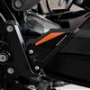 Resin Bike Adesivi Moto Compatibile con KTM 990 Duke 2024-2026. Protezione Moto Battitacco da Urti e Graffi. Coppia di Adesivi 3D Resinati Made in Italy
