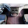 Generic Tappetini per pavimento CAMION + TAPPETINO per cruscotto con guida a SINISTRA progettati per adattarsi a DAF XF 106 2012-2020 EURO 6 AUTOMATICO NERO con fili rossi in Eco Pelle