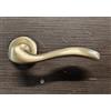 Generico Maniglia per porte interne serie ONDA - Maniglia con rosetta e bocchetta 45mm - Linea Cali' - Materiale in ottone e pvc - Prodotto Made in Italy - finitura Ottone Satinato