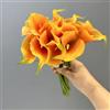 ABCWARRT 2pcs Simulazione Calla Giglio Bouquet Morbido Colla Falsi Fiori Casa Ristorante Decor Artificiale Calla Gigli Fiore Decorazione di Nozze (Arancione)