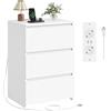 FirFurd Comodino con Ciabatta Elettrica, Comodino Camera da Letto con 3 Cassetti, con 2 Prese AC e 2 Porte USB, Cassettiera in Legno, per Soggiorno e Camera da Letto, Moderno, 45x38x66 cm (Bianco)