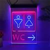 KEYQEEN Freccia WC Punta a Destra Insegna al Neon a LED, Decorazione della Parete del Bagno Luci al Neon oscuranti USB insegna Luminosa in Acrilico,Blue Red,30x40cm