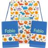 AmiAmarena Set asilo personalizzato. Set asilo 3 pezzi in 100% cotone. 2 asciugamani per bambini e sacca per asilo con nome ricamato (Multicolore, Dino)