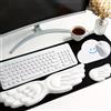Charunee Set di poggiapolsi ergonomico con ali d'angelo e supporto per mouse e tappetino per mouse, superficie in pelle PU, base antiscivolo e memory foam per ufficio, giochi, lavoro (3 pezzi, bianco)
