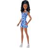Barbie - Bambola Fashionistas n. 248, con capelli neri, outif con pantaloncini e canotta coordinati dalla fantasia floreale blu, scarpe argentate incluse, JJN61