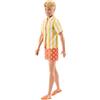 Barbie - Bambola Fashionistas Ken n. 252, con capelli biondi, pantaloncini da surf arancioni a pois gialli, camicia a righe gialle e bianche, scarpe arancioni, JJN66