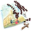 Fatima Store Rosario con acqua di Fatima, in legno rosso, con borsa stampata Rosario cattolico convertibile in ciondolo da uomo o collana da donna. Acqua di Fatima, in legno.