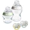 Tommee Tippee Confezione Regalo Natural Start per neonati, 150 ml e 260 ml, biberon anti-colica con tettarella a flusso lento e Super Lento, 2x ciuccio Ultimate Fit 0-6 mesi, autosterilizzante
