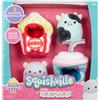 Jazwares Squishville SQM0514 - Set di accessori - Maratona cinematografica, mini Squishmallows morbidissimi, peluche da 5 cm con accessori