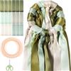 Sonekin Nastri Colorati, Confezione da 18 Nastri di Raso Bifacciali, Inclusi Anelli di Legno, Nastrino per Bomboniere Adatto per Bouquet da Sposa, Decorazioni per Feste(Verde oliva)
