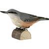 Wildlife Garden Wildlifegarden - Uccellino decorativo in legno intagliato a mano, per interni ed esterni, statuetta artigianale realizzata in Svezia, Nuthatch