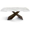 KONTE.DESIGN Tavolo FIGARI in vetroceramica bianco arabesco con gambe a X in metallo bronzo, allungabile 160x90 cm - 240x90 cm