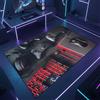 Teppich-Traum Tappeto da gioco dinamico: design nero con accenti rosso vivo - console e joystick 140 x 200 cm
