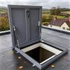SPTZQURY Botola per tetto - Botola di accesso al tetto in alluminio con maniglia a interruttore, porta di sicurezza per tetto con asta di supporto idraulica, per soffitta, cantina, seminterrato (70×70cm)