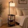 LuminexDesigns Lampada da Terra Vintage con Mensole, Piantana in Legno con Tavolino e Stazione di Ricarica, Nocciola Retrò 3 Livelli di Rangement, Testa Orientabile, per Soggiorno, Camera da Letto