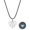 BENBIYO Collana con ciondolo a forma di cuore di lupo BENBIYO in pietra lunare luminescente Willa, accessori da travestimento che si illuminano al buio