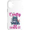 Crafting Cat Creazioni Co. Custodia per iPhone 16 Plus Comico Artigiani I'm Crafty and I Know It Gatto Artigiano