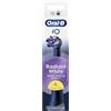 Oral-B iO Series Radiant White Black Original Replacement Round Brush Heads, Setole angolate per una rimozione più profonda della placca, con petali di lucidatura per sbiancamento dei denti, 4 pezzi