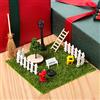 TIESOME 12Pcs Accessori da giardino in miniatura con erba artificiale in miniatura, recinto, panchina, scala di legno, lampione, albero, scopa, set di decorazione di mobili da giardino in miniatura