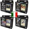 BaruZcard Magic: The Gathering FINAL FANTASY Commander Display 4 Deck ITA MTG Universes Beyond Commander Mazzi Italiano + 100 Sleeves protettive