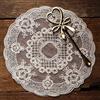 Mausouca Set di 2 tovagliette retrò in pizzo francese, squisito ricamo floreale, centrini rotondi, sottobicchieri, tappetino per vasi per la decorazione della casa (colore crema, diametro 27 cm)