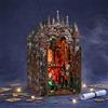 Book Nook in Legno Luce LED Scena in Miniatura Casa Oscura Effetto Luminoso