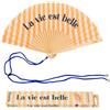 Fisura - Ventaglio originale con messaggio La Vie EST Belle. Ventaglio in legno moderno e colorato. Ventilatore a mano giallo a righe. Gancio incluso. Idea regalo divertente. 42,5 x 23 cm