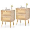 GIANTEX Comodino, Tavolo da Notte con 2 Cassetti Scorrevoli e Decorazione Rustica in Rattan, Piano Spazioso, Bottoni Dorati Eleganti e Cuscinetti di Protezione per Piedi, Naturale (2)