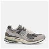 NEW BALANCE 2002R