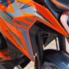 Resin Bike Adesivi Moto Compatibile con KTM 1290 Super Duke GT 2019-2024. Protezioni Fianchetti/Radiatore da Urti e Graffi. Adesivi Resinati con Effetto 3D Made in Italy