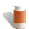 ABBI NIMO Dispenser di sapone in schiuma di ceramica di terracotta immerso a mano, bottiglia ondulata da 350 ml con pompa in silicone bianco, dispenser di sapone arancione ricaricabile per il bagno