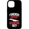 True Crime Merch for Investigative Crime Custodia per iPhone 15 Esperto forense dalla nascita 1977 Compleanno a tema crimine vero