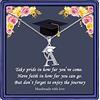 TINGN Regalo di laurea per lei - Collana con iniziale A-Z 2026, significativo ciondolo a forma di cappello, collana per lauree, regalo di amicizia per donne, amici, università, liceo, laurea, regalo