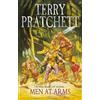 Terry Pratchett Men At Arms (Tascabile) Discworld Novels