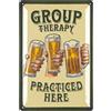 LANOLU Targa vintage con scritta in lingua inglese Group Therapy Practiced Here (lingua italiana non garantita) - Targa in metallo per Man Cave, divertente e goffrata, 30,5 x 20,3 cm