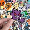 Bandai 56 Pezzi Adesivi Carini Anime Pokemon Cartoon Pikachu, Decorazioni per Sigillare, Decalcomanie per Laptop, Adesivi Graffiti, Regalo Premio, Giocattolo Fai da Te per Bambini